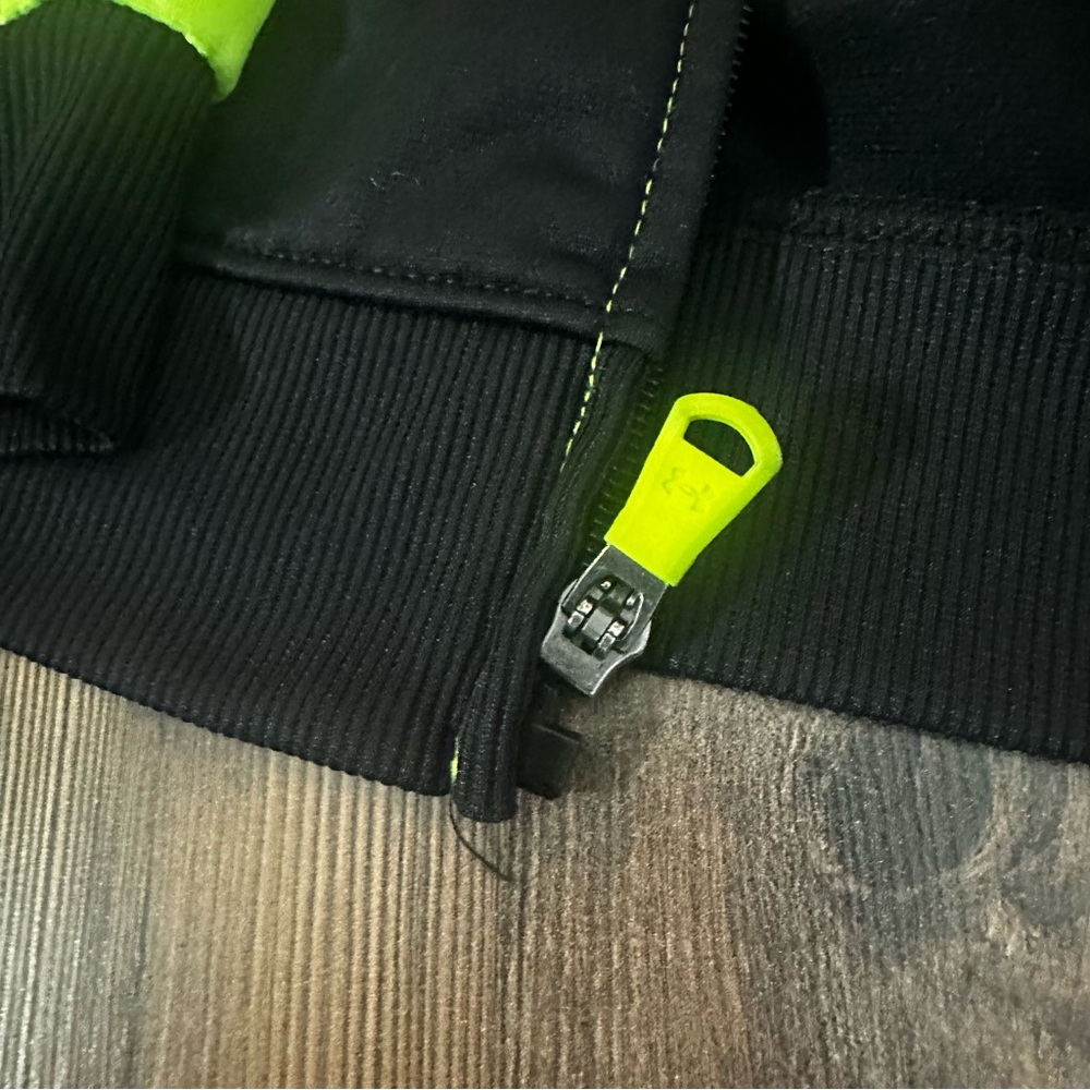 Under Armour Bright Green/Black 2pc set - Zip up Jacket and Joggers Kids size 6 - Picture 7 of 12